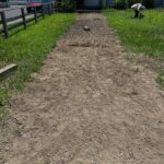 2026.07.20.圃場整備日記 今日も母には石取りをお願いして、ぼくは耕運ですが、今日は板状モノリスと柱状モノリスが発掘されました😅 今日は車の温度計で39℃を示すような猛烈な暑さ。母には午前だけの作業にしてもらいました。 耕運はもうあと数列を残すのみですが、最後の方は粘土質でロータリーでは少しずつ削るだけでなかなか進みません。これは時間がかかりそうです😰 あと先代の地主さんが埋設したと思われる暗渠用の塩ビパイプがあるのですが、途中で割れているのでコルゲート管を入れ直す予定です。 水勾配が設けてあるため、最後の方はかなり深く埋設されているため掘り起こすのに少し苦労しそうです。 1