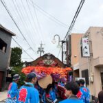 2026.09.27.蟹江まつり 今日は午後から蟹江まつりのため横笛として参加。 新屋敷地区から城之町地区に引っ越して10年。 祭りは毎年参加していますが、去年から笛として参加しています。 若い頃は祭りって面倒だなと思っていましたが、今では大切にしていかなきゃなと思うようになっています。 子どもの数も参加する人も減りつつありますが、今後も参加し続けたいと思います。 今年は2日目も途中から雨が降ってきて、ちょっと大変でしたが、無事に終わりました。 お祭りが終わった後は、関係者の親族が経営するイタリア料理店へ、一部のメンバーと夕食へ。美味しくいただきました😋 1