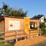 2026.10.10.無人販売はじめました!まずは渋柿から 早朝から渋柿を収穫して、ついに無人直売所にて販売を開始しました!まだ数が少なく恐縮ですが、よろしくお願いいたします🙇 場所はこちらになります👇 愛知県海部郡蟹江町須成松下1705−1 1
